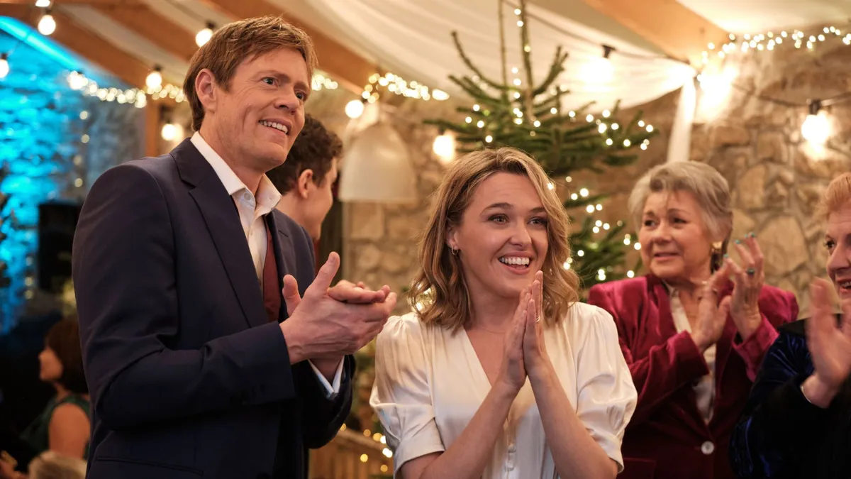 (L-R) Humphrey Goodman (KRIS MARSHALL), Martha Lloyd (SALLY BRETTON).