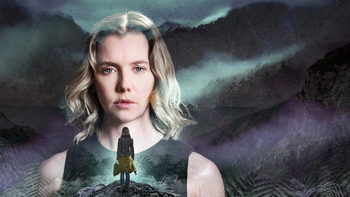 Lauren Lyle as Mia